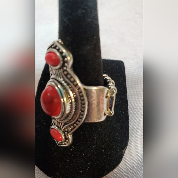 Red Dyed Howlite Stretchy Ring  NWOT - Picture 3 of 3